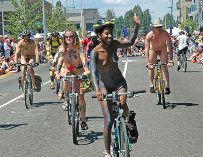 Seattle Photographer on Seattle    Washington    Usa  Commence Par Des Cyclistes Peints Et Nus